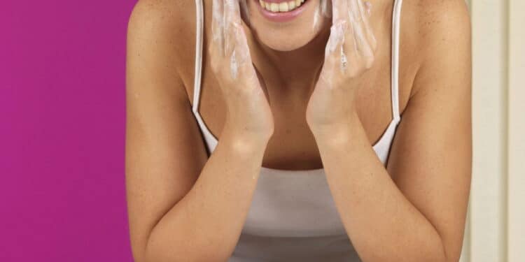 Fim das espinhas no rosto com o Nivea Sabonete Facial em Gel Acne Control