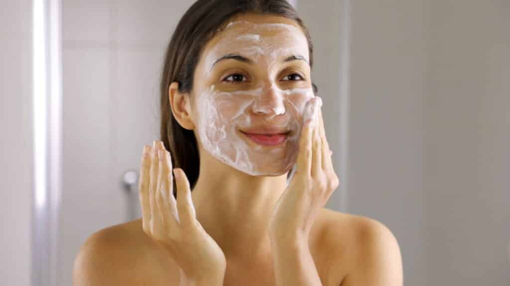 Fim das espinhas no rosto com o Nivea Sabonete Facial em Gel Acne Control