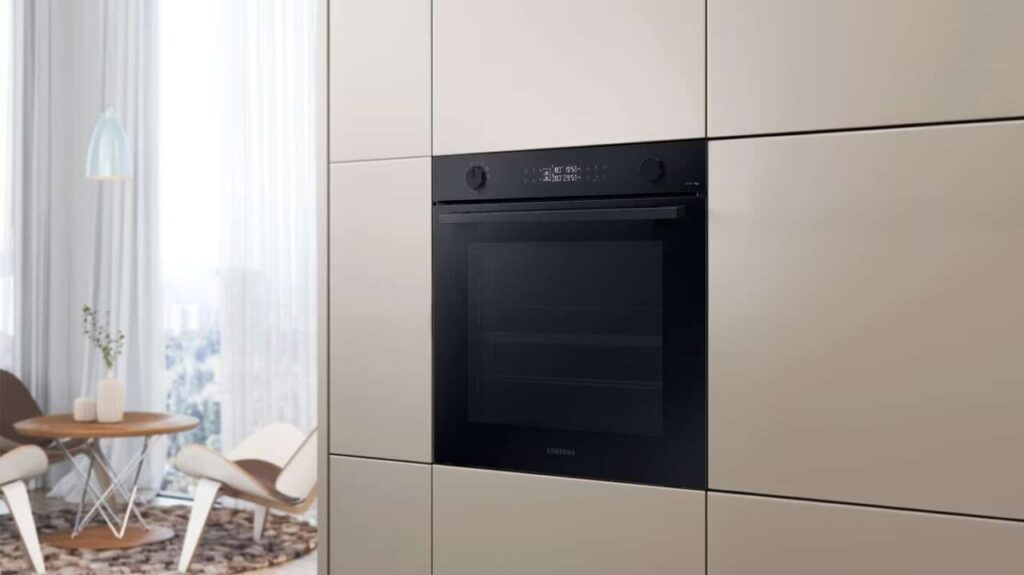 Quem tem pouco espaço vai adorar essa opção de forno