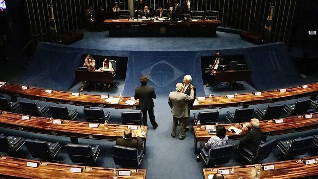 Senado aprova projeto que proíbe bancos de negar empréstimos a idosos por idade ou condição de saúde