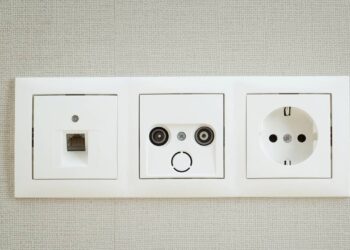 O poder das tomadas inteligentes no conforto e economia da sua casa