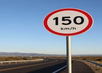 Placa de limite de 150 km pode ser implementadas