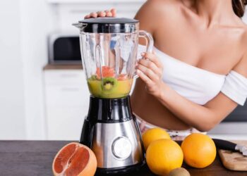 5 liquidificadores bons e baratos que realmente valem a pena no uso diário