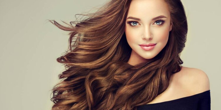 Cabelo brilhoso // Créditos: depositphotos.com / Sofia_Zhuravets