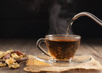 O chá caseiro que está conquistando quem sofre com ansiedade e dor de cabeça