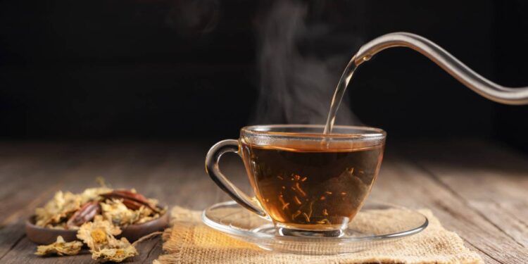 O chá caseiro que está conquistando quem sofre com ansiedade e dor de cabeça