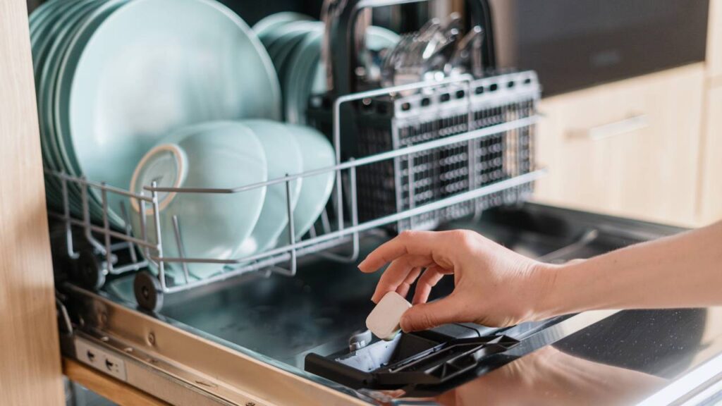 Top 3 detergentes que limpam mais e custam menos em 2025