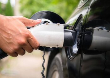 Comparativo mostra quanto custa manter um elétrico e um a gasolina, a diferença impressiona