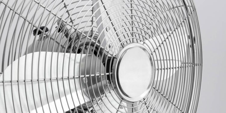 O jeito certo de lavar ventilador sem estragar o motor ou as peças