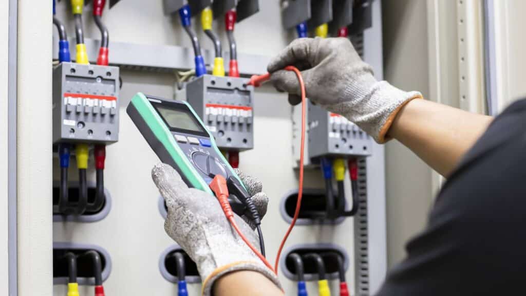 O segredo dos eletricistas para organizar a fiação e evitar riscos em casa