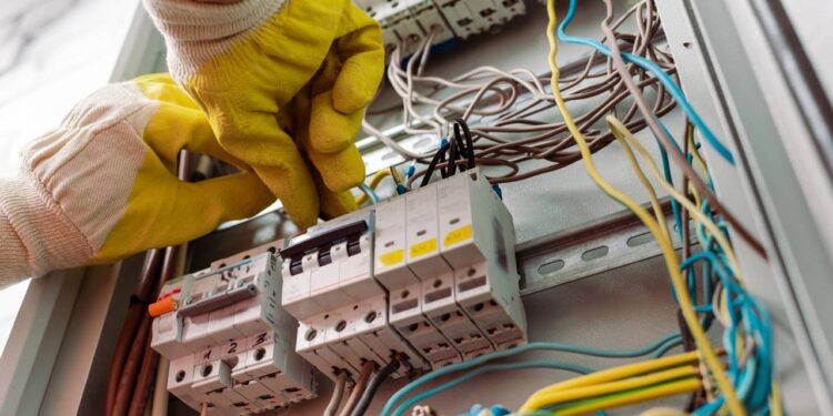 O segredo dos eletricistas para organizar a fiação e evitar riscos em casa