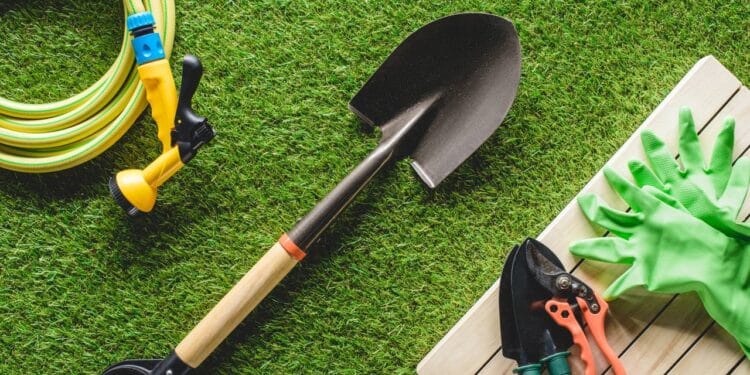 As 3 ferramentas ideais para cuidar bem do jardim como um profissional
