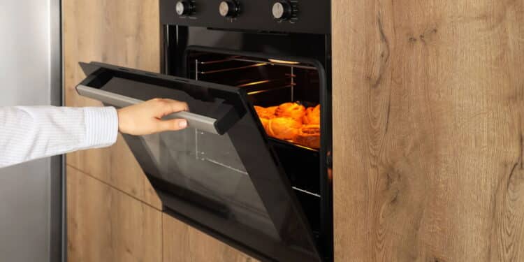 Quem tem pouco espaço vai adorar essa opção de forno
