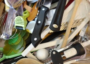 O truque na cozinha que deixa suas gavetas organizadas em minutos