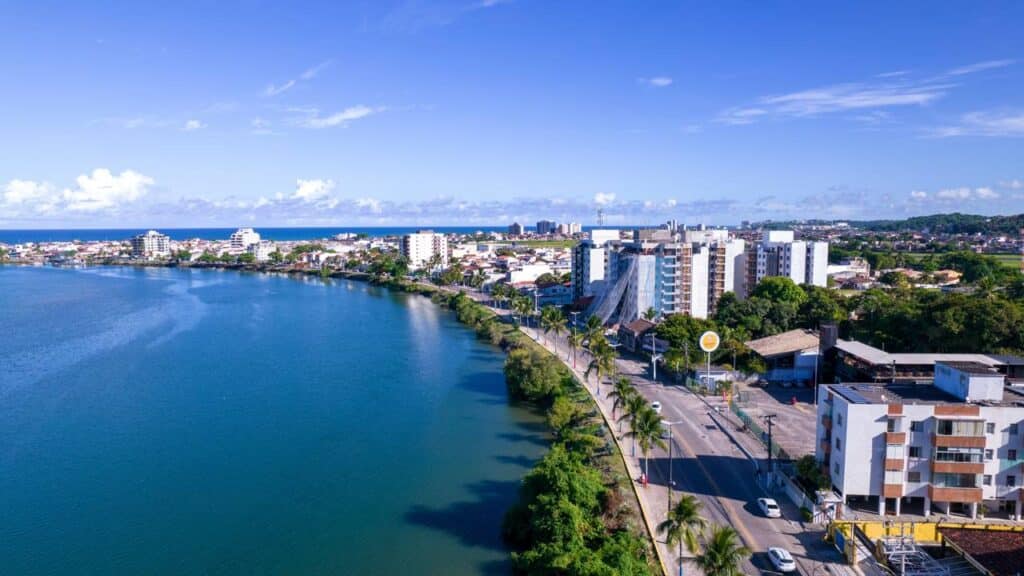 Cidade da Bahia abriga uma das praias mais famosas e deslumbrantes do Brasil