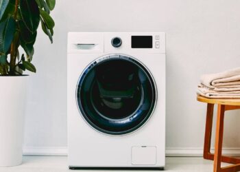 Máquina de lavar// Créditos: depositphotos.com / AntonMatyukha