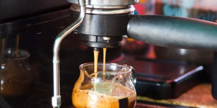 As melhores máquinas de café modernas para sua cozinha em 2025