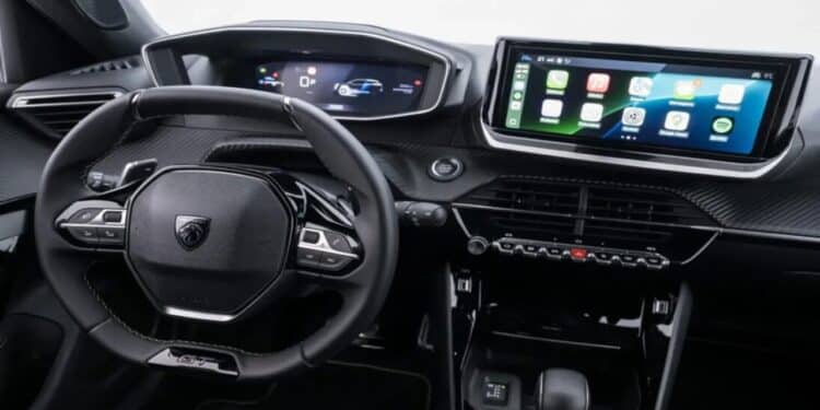 Volante e por dentro do Peugeot 2008 Hybrid - Créditos: DIvulgação/Peugeot