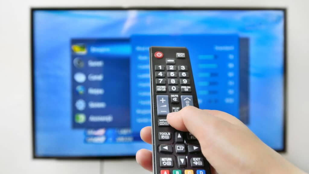 Essa escolha na hora de comprar TV pode fazer você economizar por anos