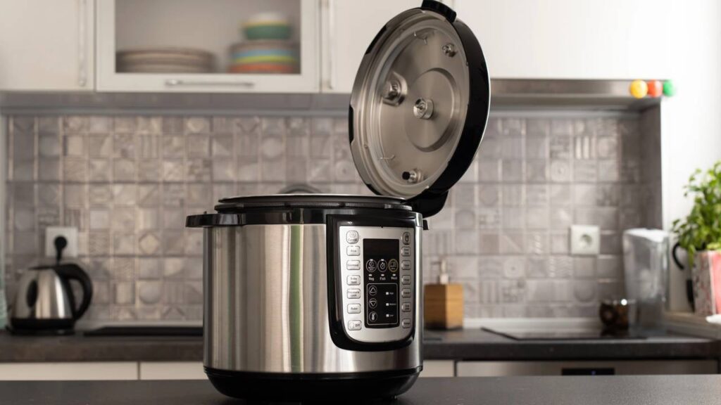 Adeus panela no fogo: essa versão elétrica cozinha arroz, feijão e carne com menos gasto e sem ficar olhando o tempo