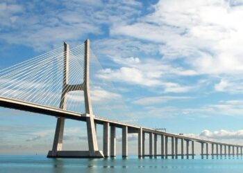 A maior ponte da Europa recebeu o nome de um time do Brasil