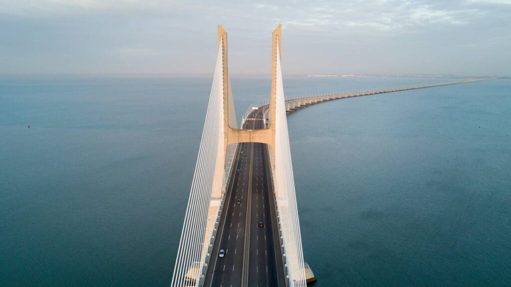 A maior ponte da Europa recebeu o nome de um time do Brasil