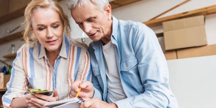 Nova medida garante apoio extra a idosos endividados com mais de 60 anos