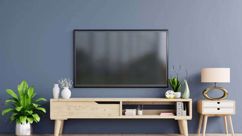 A inovação das TVs que se escondem na parede e viram obras de arte