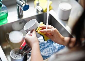 Produto de limpeza popular é retirado do mercado por riscos à saúde