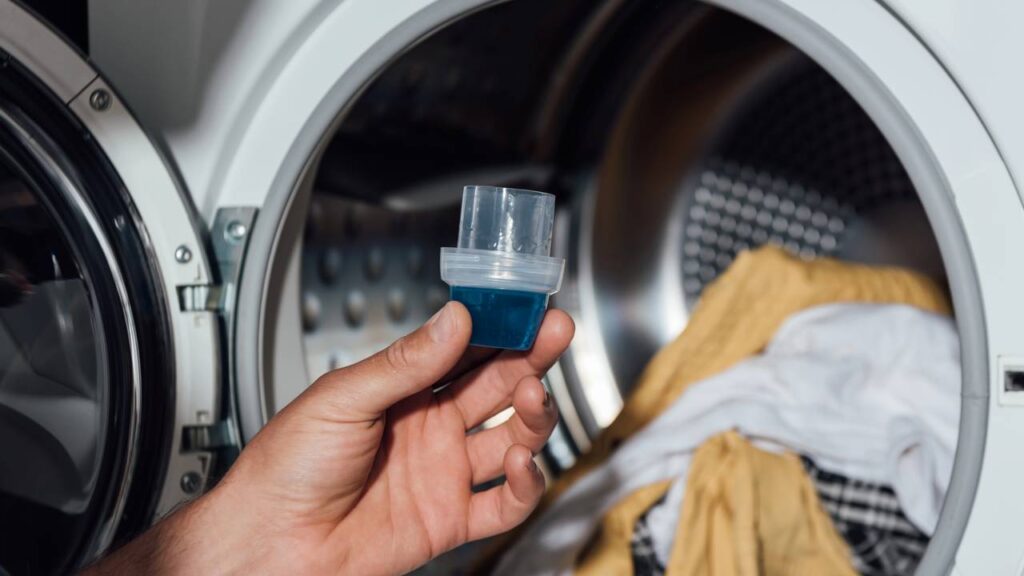 Top 3 melhores detergentes para máquina de lavar que limpam bem e cabem no bolso