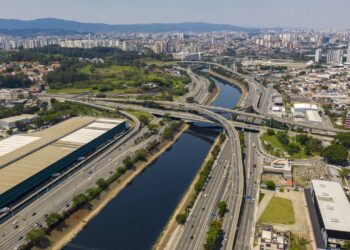 O projeto revolucionário de R$ 23,5 bilhões para salvar o Rio Tietê da poluição e renovar as águas da capital paulista