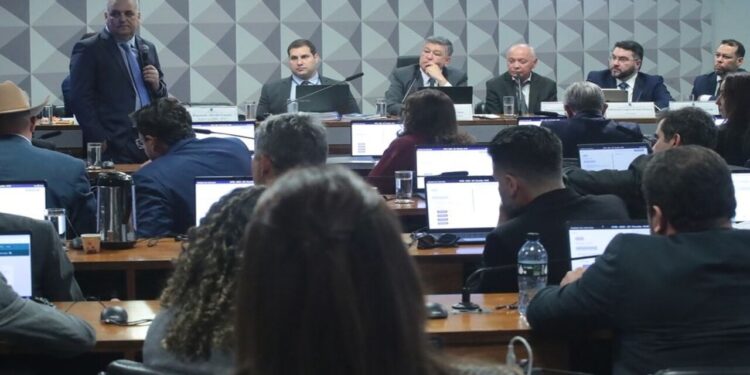 Após ficar menos de 12 horas preso pela CPMI, potiguar Abraão Lincoln é solto