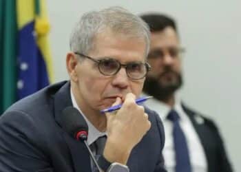 MPF investiga ministro de Lula por suspeita de beneficiar sócio em contratos