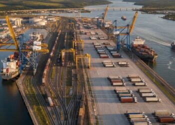 Novo porto gigantesco no Paraná com 21 km de área férrea e pátio para 600 caminhões vai melhorar a logística da região