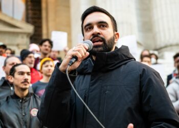 Muçulmano Zohran Mamdani faz história e é eleito prefeito de Nova York