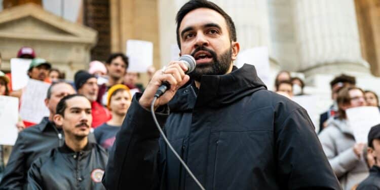 Muçulmano Zohran Mamdani faz história e é eleito prefeito de Nova York