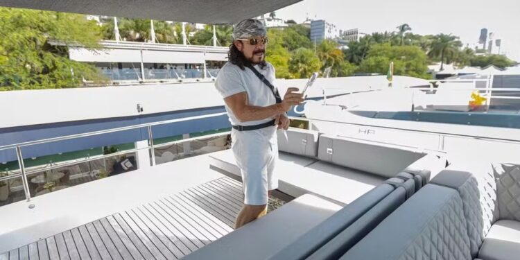 Bell Marques compra lancha de luxo por preço impressionante