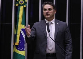 Oposição pressiona por impeachment de Lula após considerar omissão lesiva