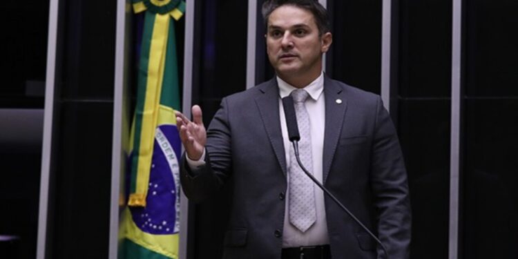 Oposição pressiona por impeachment de Lula após considerar omissão lesiva