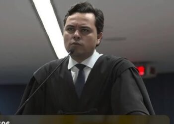 Advogado de 'kid preto' confronta procurador por sorrir durante fala no STF