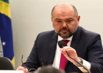 Saiba quem é o ex-ministro alvo da PF que deve usar tornozeleira eletrônica