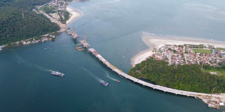 Obras da Ponte de Guaratuba de quase R$ 400 milhões chegam a 80% e população pode ter o tempo de viagem reduzido em breve