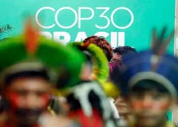 Tensão aumenta na COP 30 com indígenas bloqueando a entrada em novo protesto