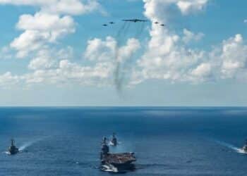 Porta-aviões dos EUA retoma operações enquanto caças sobrevoam o norte da Venezuela