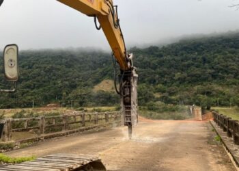 Reconstrução da ponte de Santa Bárbara de R$ 31,3 milhões ganha ritmo acelerado com novos pilares em execução