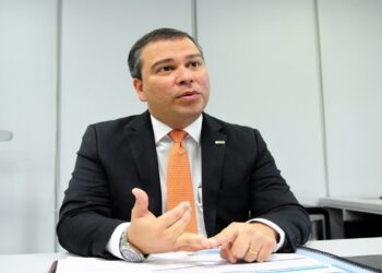 Decisão judicial afasta presidente do BRB após operação da PF