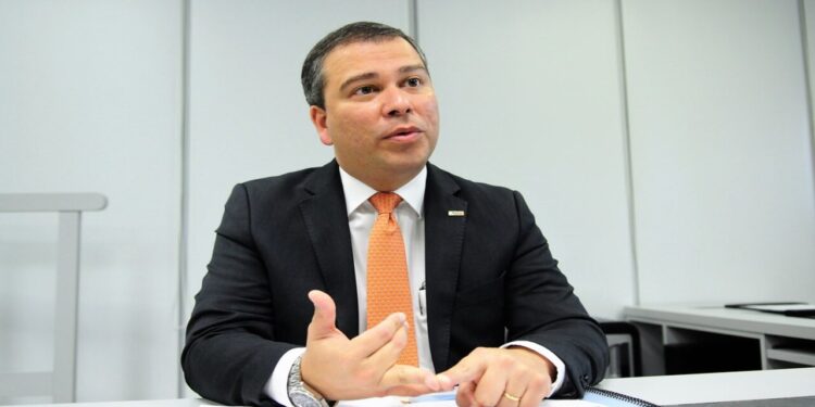 Decisão judicial afasta presidente do BRB após operação da PF