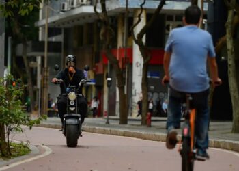 As novas regras para motos elétricas previstas para 2026 que podem pegar muitos de surpresa