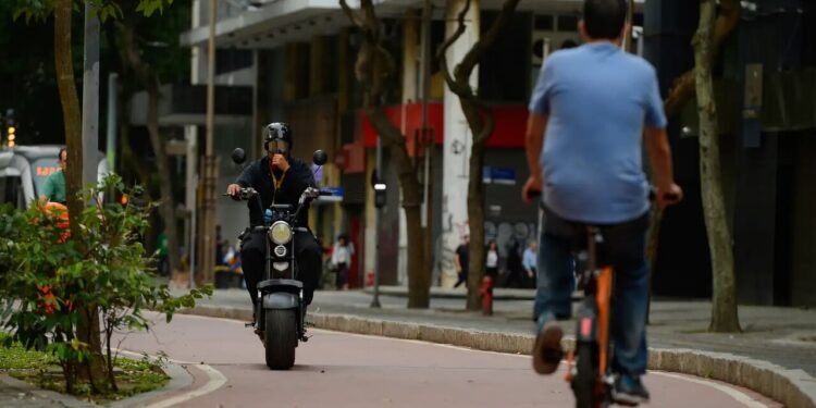 As novas regras para motos elétricas previstas para 2026 que podem pegar muitos de surpresa