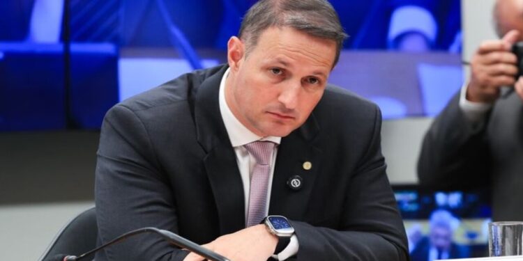 Derrite afirma que ficou totalmente disponível enquanto o governo escolheu manter a narrativa